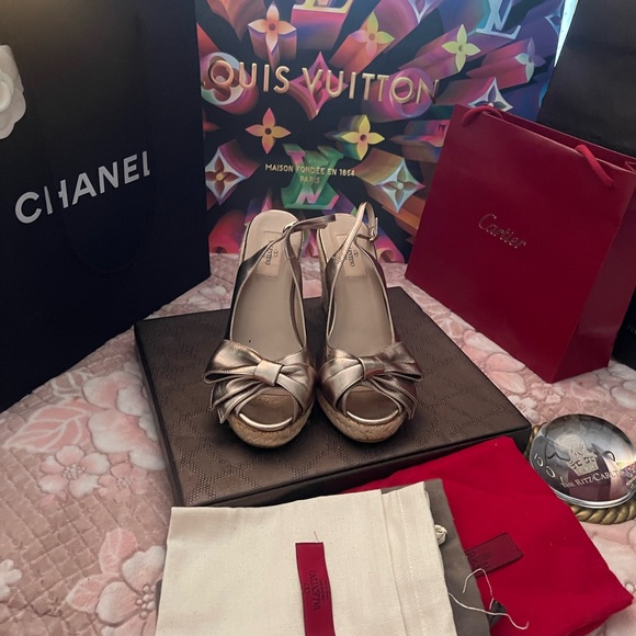 VALENTINO Gold Metallic Leather Bow Espadrille Wedges